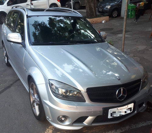 Mercedes Benz C63 AMG Touring 2008 vista de frente.jpg