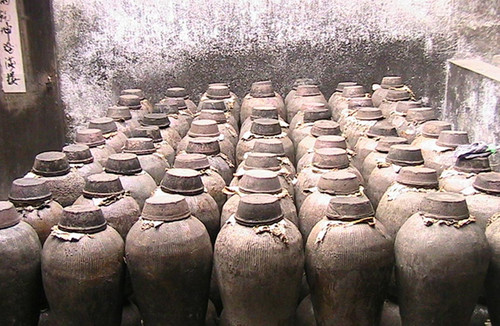 Portada tinajas bebidas alcoholicas China.jpg