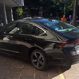 Honda Accord e:HEV 2024 preto visto de trás