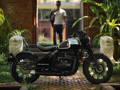 Jawa 42 Bobber (2).jpg