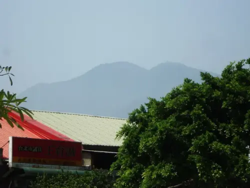 00030 捷運北投站遙望面天山、向天山.webp