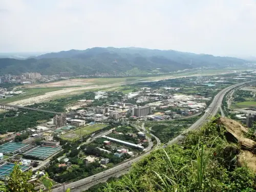 00013 眺望北二高、鶯歌石.webp