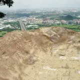 00014 鳶山岩題字