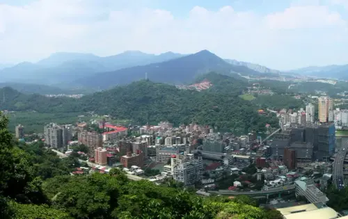 00010 眺望和美山.webp