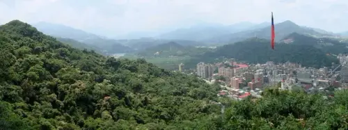 00013 眺望新店獅頭山三峰.webp