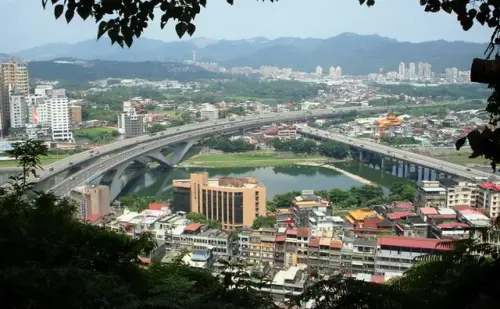 00006 眺望碧潭大橋.webp