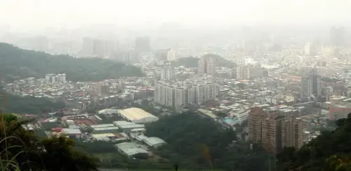 024 南勢角山步道眺望中和市區.webp