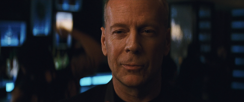 Looper.2012.Hybrid.UHD.Blu ray.2160p.10bit.DoVi.2Audio.TrueHD(Atmos).7.1.x265 beAst.mkv 20230905 000.png