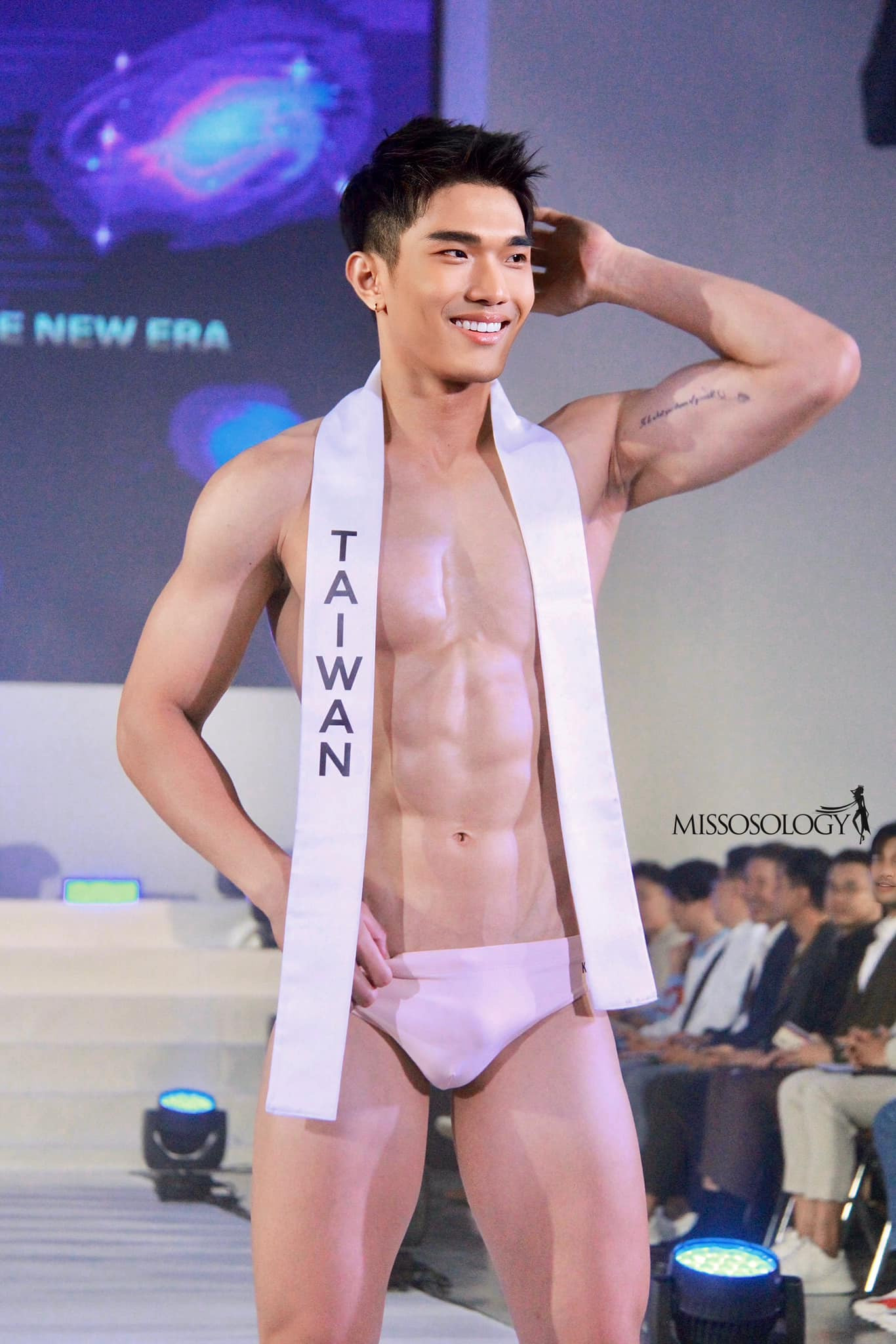 swimwear de candidatos a 15th mr international. - Página 3 J9t4zl9