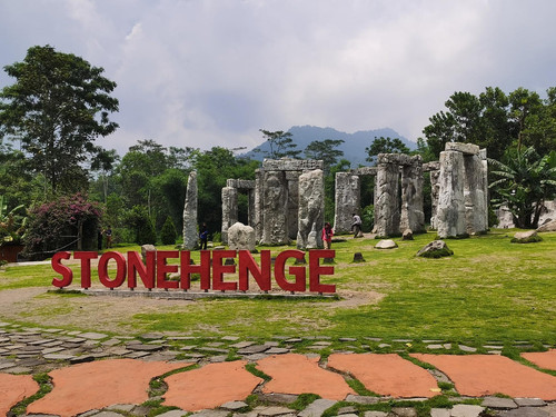 Stonehenge.jpg