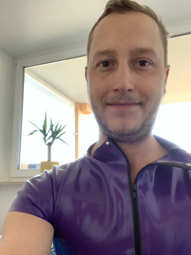 Lila Latex tshirt.jpg