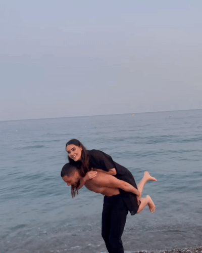 A09C7F90 792C 4CDE 9A02 1AECAE9FD984.gif