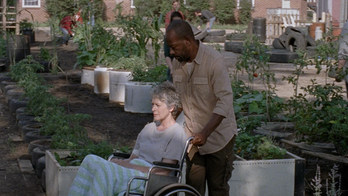 The Walking Dead Season 7 Disc 1 – Blu ray™ 000537.545.png