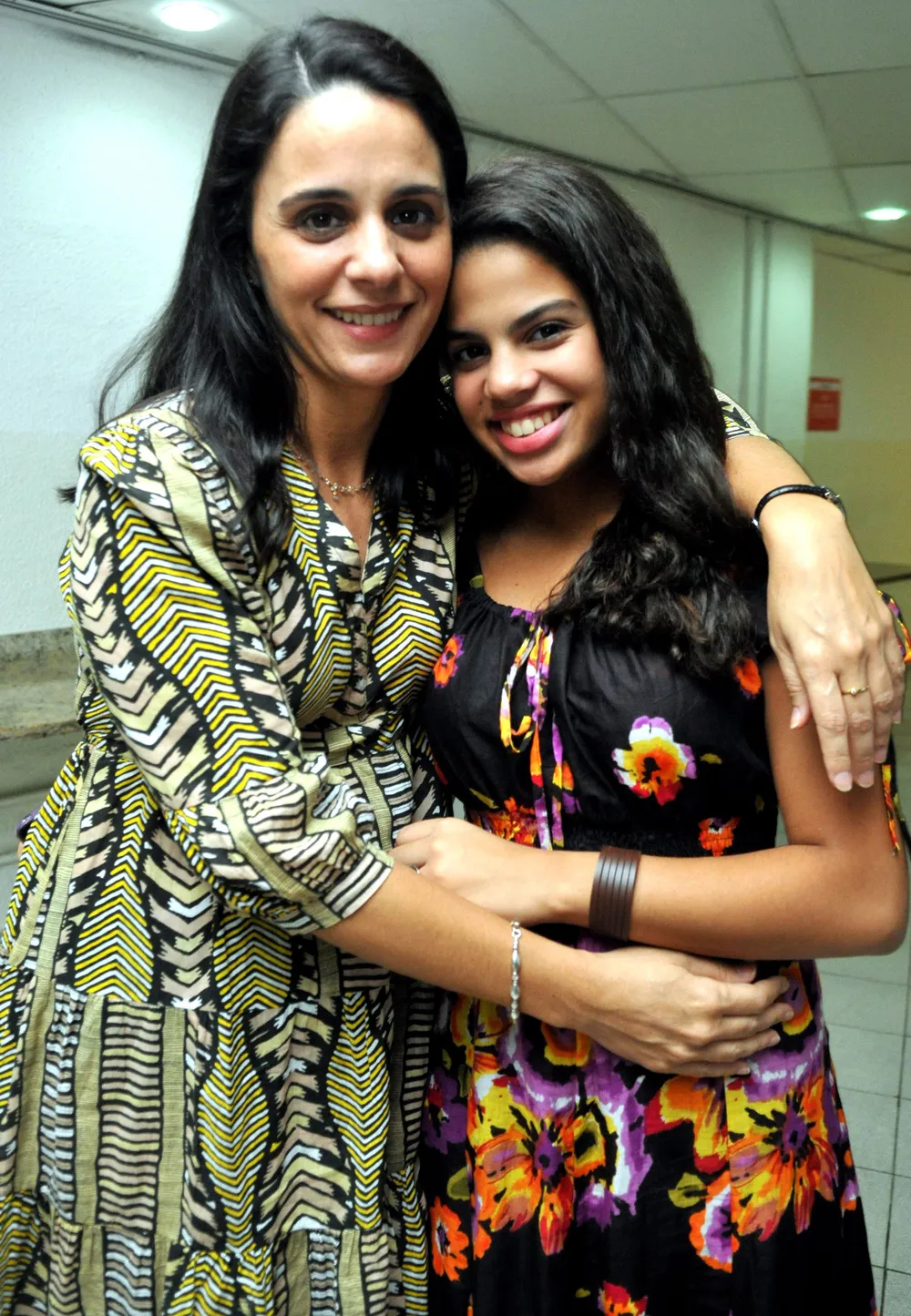 34650472 ag rio de janeiro rj 06 05 2013 helena buarque e sua filha clara no show atento aos s