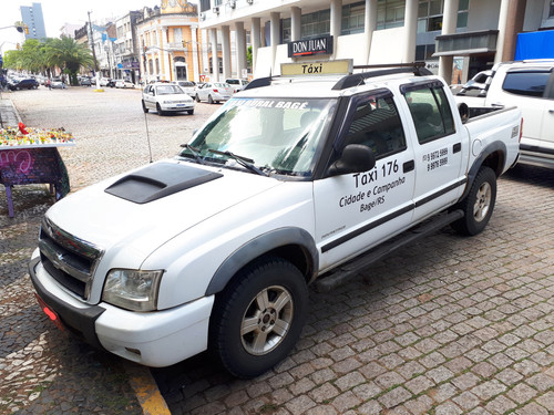Chevrolet S10 Advantage '09-'10 táxi de Bagé.jpg