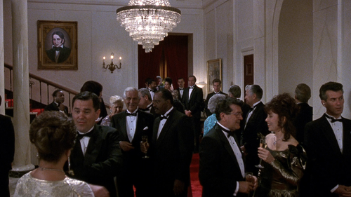 cap 1991.The.Naked.Gun.2½ .The.Smell.Of.Fear.1920x1080.BDRip.x264.DTS HD.MA 00 01 12 01.png