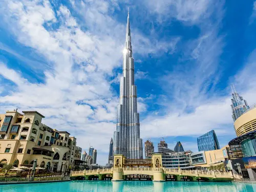 plushaut gratte ciel Burj Khalifa Dubai.webp