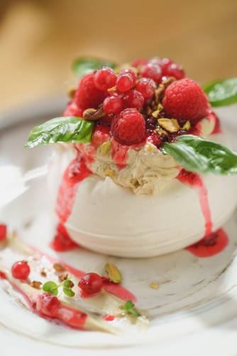 Christmas Pavlova 2 (1).jpg