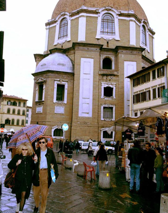 Famous monument that hides a secret room: the Medici chapels.