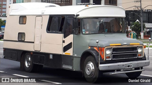 Chevrolet C60 motorhome argentino visto de frente