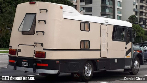 Chevrolet C60 motorhome argentino visto de trás
