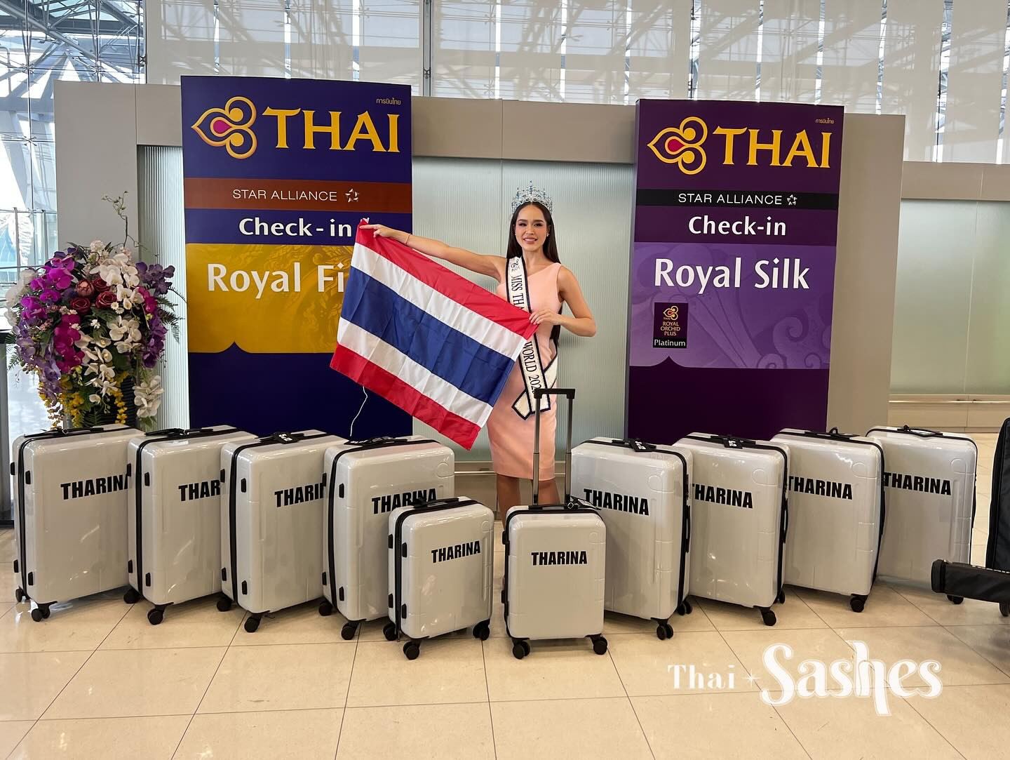 maletas de miss world thailand. JEpQx4e