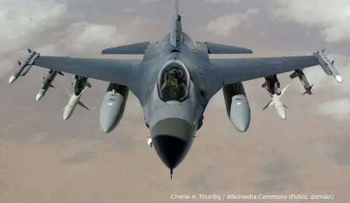 Stoltenbergs gevaarlijke flirt met de Derde Wereldoorlog NAVO speelt Russische roulette met F16's