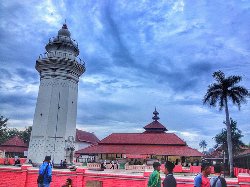 Masjid agung banten lama.jpg