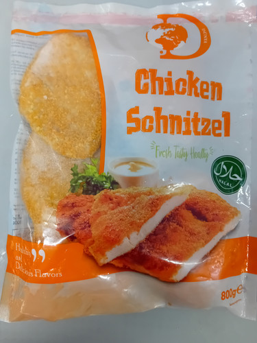 Chicken schnitzel Sznycel z kurczaka w panierce.jpg