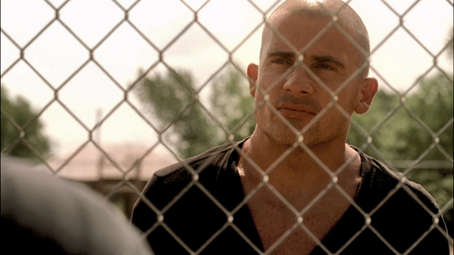 Prison.Break.S03E01.2007.Disney+.WEB DL.1080p.H264.DDP HDCTV.mkv 20230915 212647.343.png