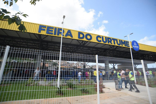 Entrega Feira do Curtume Cidade Baixa Foto Betto Jr Secom PMS 3 7 11zon.jpg