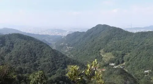 00020 二格山步道眺望猴山岳、貓空圓山.webp