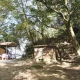 00018 二格山步道入口在土地公廟後方