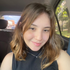 Thais Alves.png