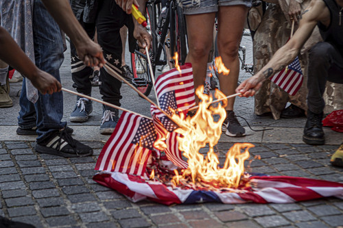 flag burning.jpg