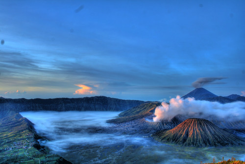 Gunung Bromo 2 HDR (2564074319).jpg