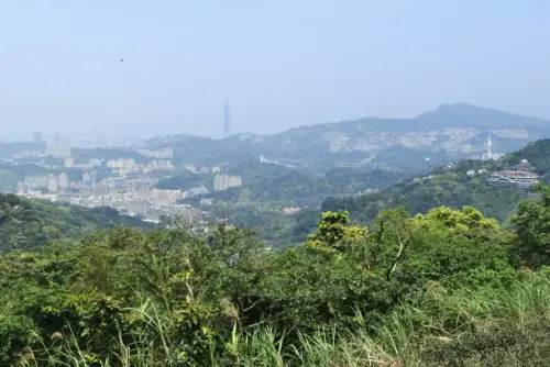 00004 樟湖步道俯瞰木柵地區.webp