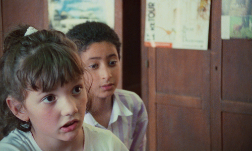 Le Pays des sourds.1992.1080p.Web DL.KG.mkv snapshot 01.16.19.600.png
