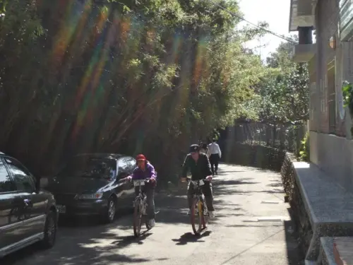 00017 峨眉湖騎單車.webp