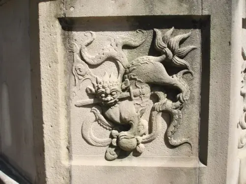 00029 獅子滾繡球含寶劍.webp