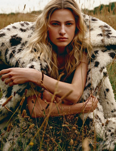Felice Noordhoff by Paul Bellart for Vogue Netherlands September 2023 17.jpg