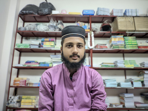LMC 20230920 174333 Pixel Hero ? (Lmc 8.4 R17).PORTRAIT.jpg