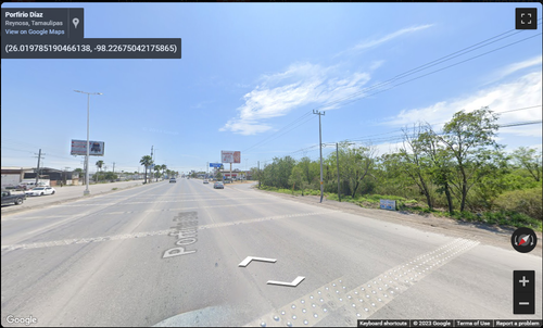 Boulevard poco iluminado y predio abandonado.png