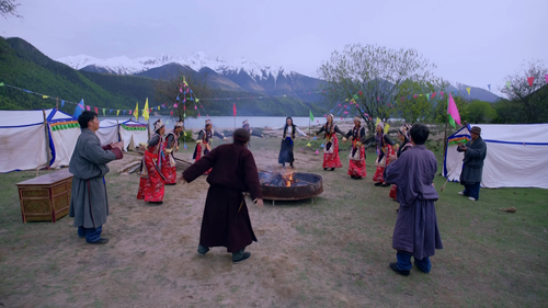雪莲花盛开的地方.Xue.Lian.Hua.Sheng.Kai.De.Di.Fang.S01E01.2023.2160p.WEB DL.H265.AAC HDHWEB.mp4 20231020 234.png