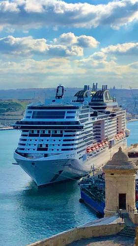 ShipsWallpaper serif.jpg