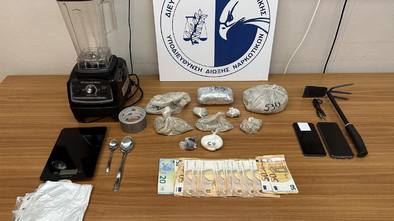 Συνελήφθη 50χρονος για διακίνηση κοκαΐνης και ηρωίνης στην Αττική JKCvCjR