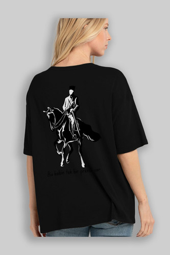 siyah arka 2 kadin.jpg