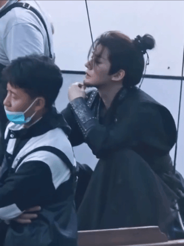 img 1697700036868005Hz6D8gy1hj0lnhdu0gg30k00qo4qz.gif