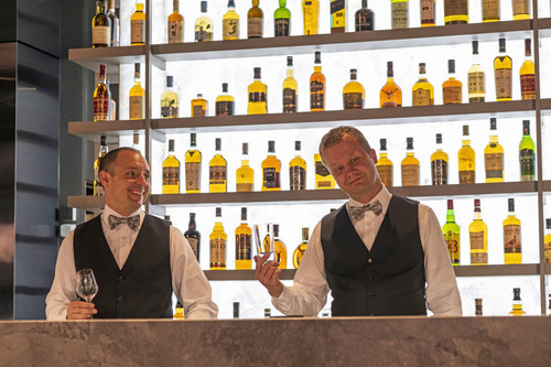 Scenic Eclipse Scenic Bar 3.jpg