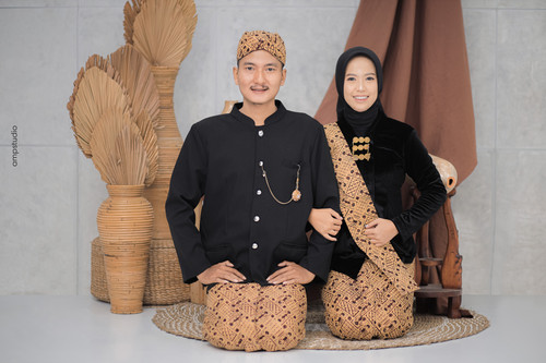 16rp frame hitam.jpg